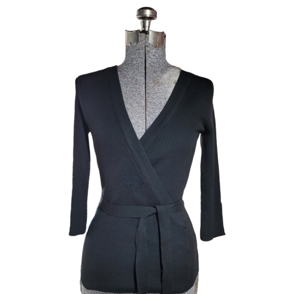 Beechers Brook Sweaters - Beechers Brook 3/4 length sleeve, knit black v-neck sweater with tie belt